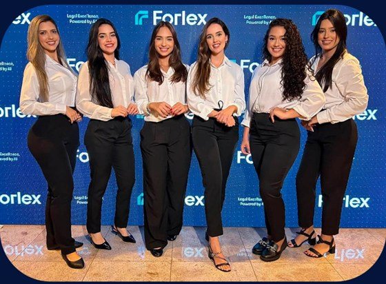 Promotoras da Promotoras Gyn recepcionando em evento em Goi&acirc;nia